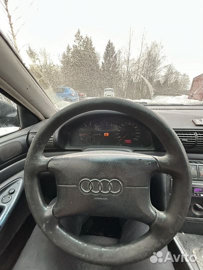 Audi A4 1.6 МТ, 1995, 490 000 км