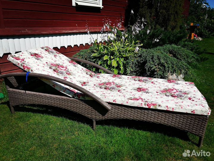 Шезлонг из ротанга