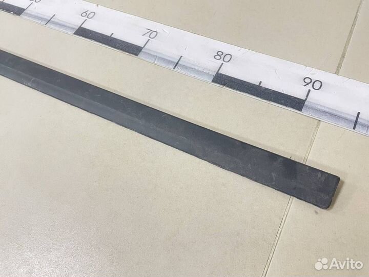 Молдинг задней левой двери Volkswagen Tiguan 2017