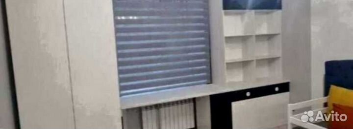 Детская рабочая зона у окна