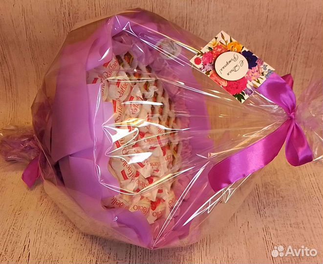 Букет из конфет рафаэлло. Сладкий подарок, love is