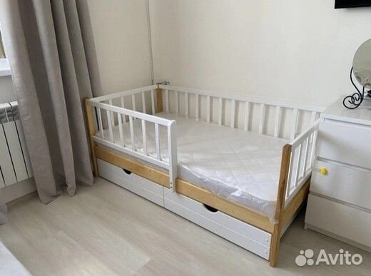 Кровать из массива