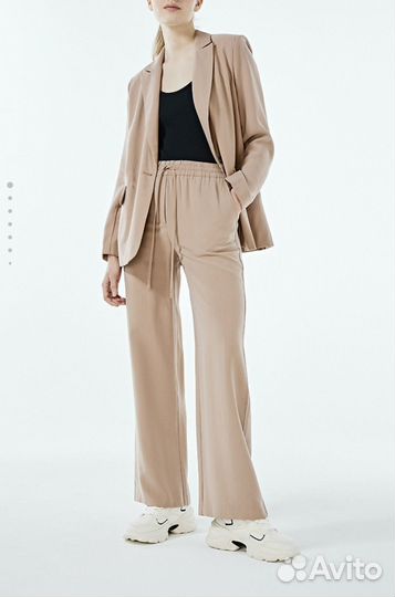 Костюмы женские