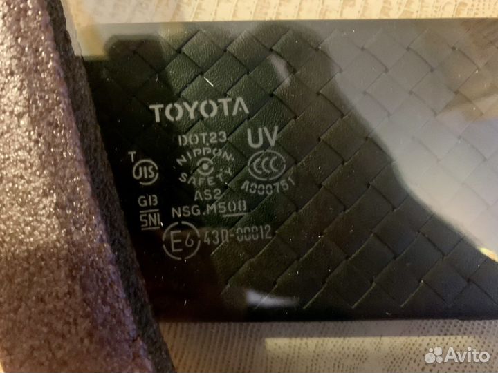 Переднее пассажирское стекло Toyota LC 200