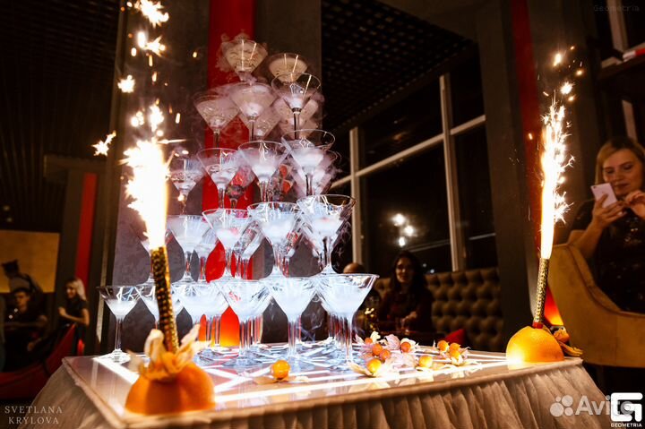 Пирамида Горка Шампанского из Бокалов