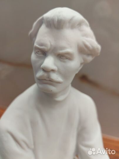 Бюст М. Горький