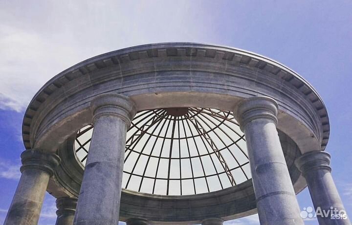 Ротонда из мрамора и гранита
