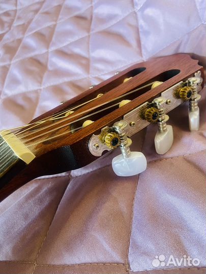 Акустическая гитара 
