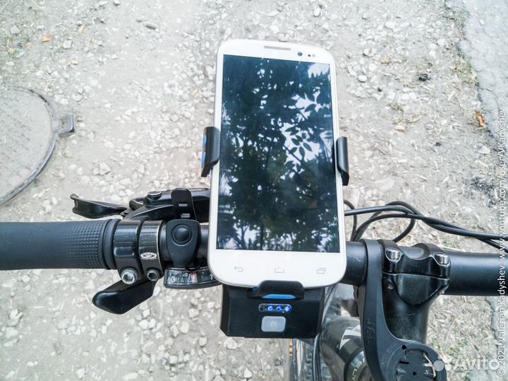 Велофонарь 4 в 1 + держатель смартфона + повербанк
