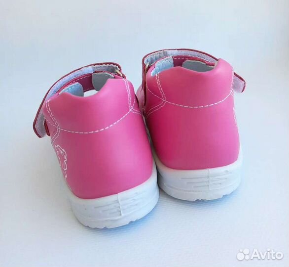 Новые сандалии 23-25 размеры