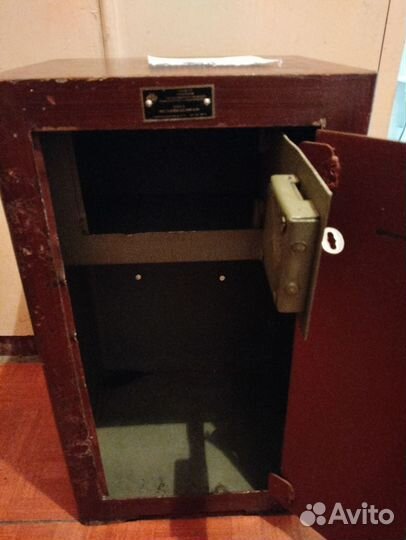 Сейф заводской