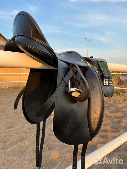 Выездковое седло