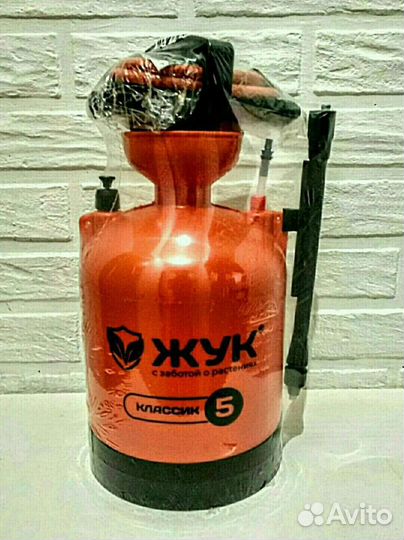 Опрыскиватель садовый Жук 5 литров