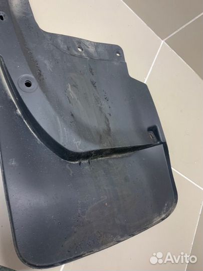 Брызговик задний правый Lexus Lx570 2007