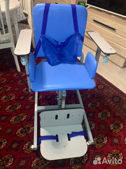 Стул со столом для подростка