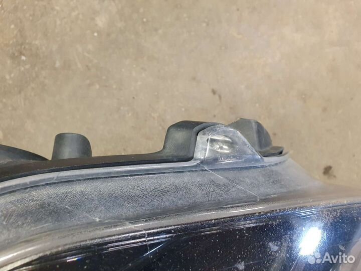 Правая фара форд фокус 3 с дефектом