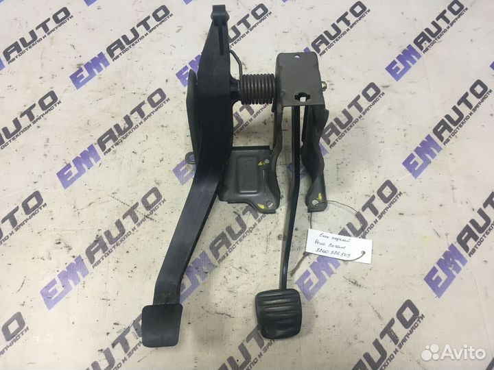 Блок педалей Рено Логан