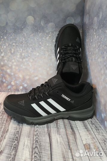 Кроссовки Adidas артикул 2306 чёрный/белый