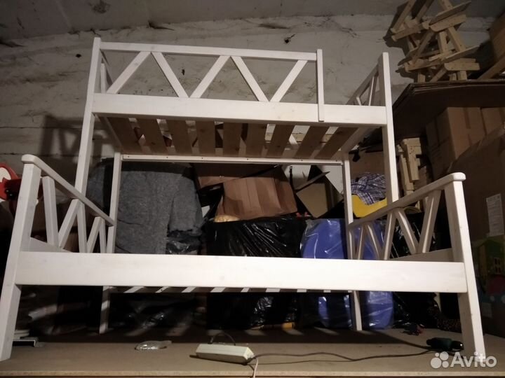 Кровать двухьярусная