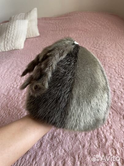 Женские меховые шапки