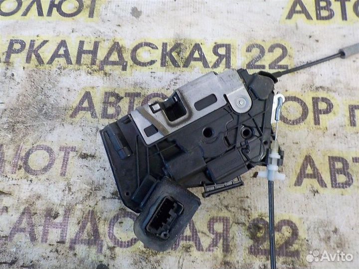 Замок двери передней правой Volkswagen Jetta VI