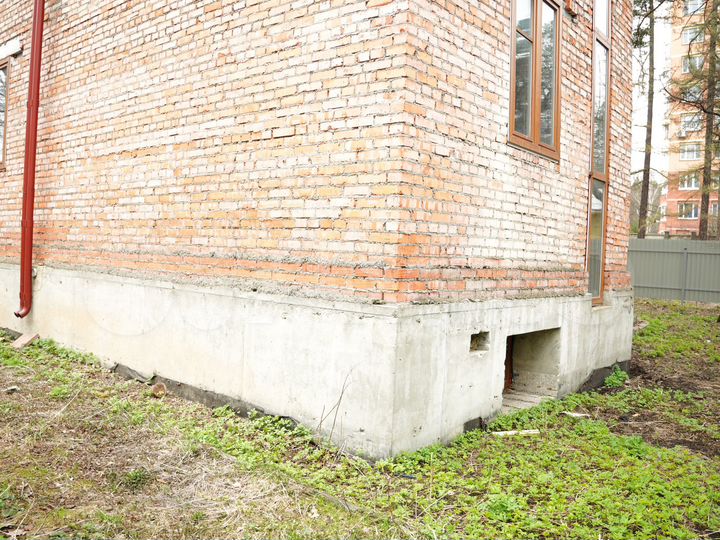 Дом 800 м² на участке 6,4 сот.