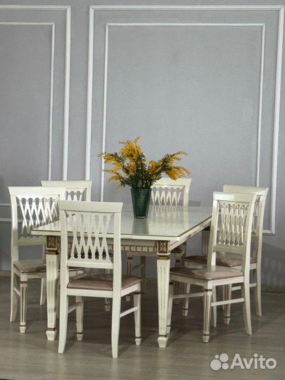 Стол и стулья