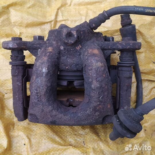 Bmw e87 суппорт тормозной передний