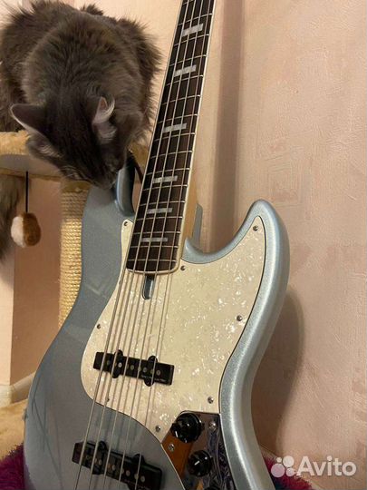 Бас гитара Marcus Miller V7 Alder-5 LPB 2nd Gen