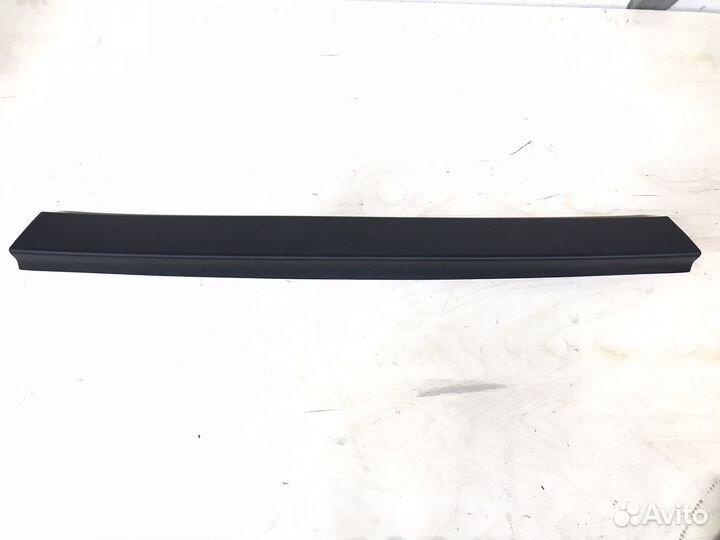 Верхняя обшивка двери багажника Tiguan 2