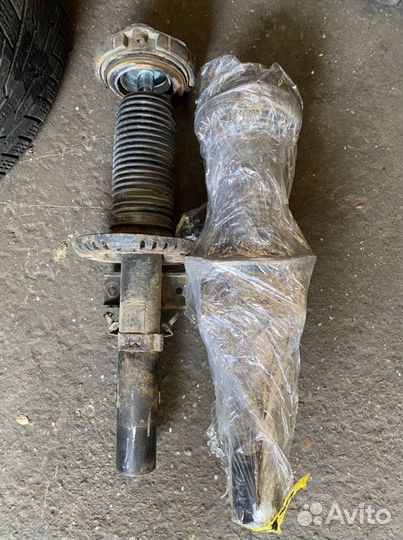 Стойки передние skoda fabia 2