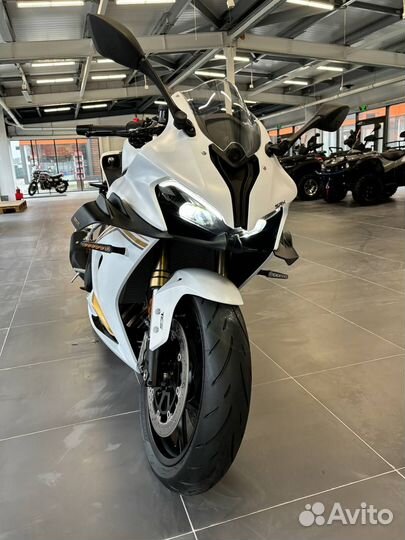 Спортбайк новый QJ Motor SRK 800 RR