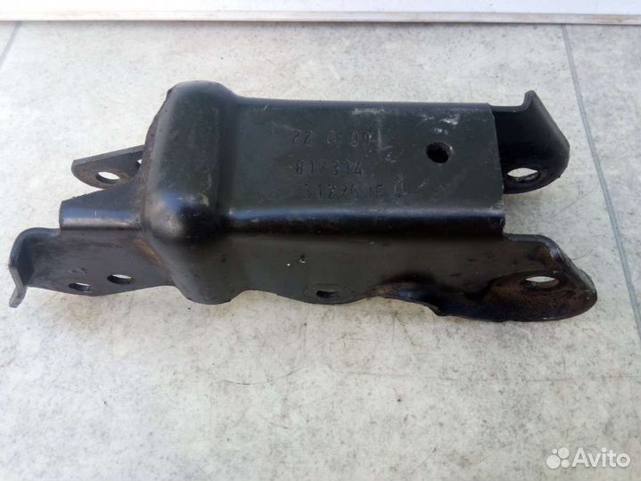 Кронштейн кпп Renault Scenic 1 312260E