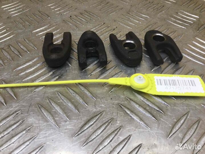 Скоба (кронштейн) крепления форсунки Renault Clio