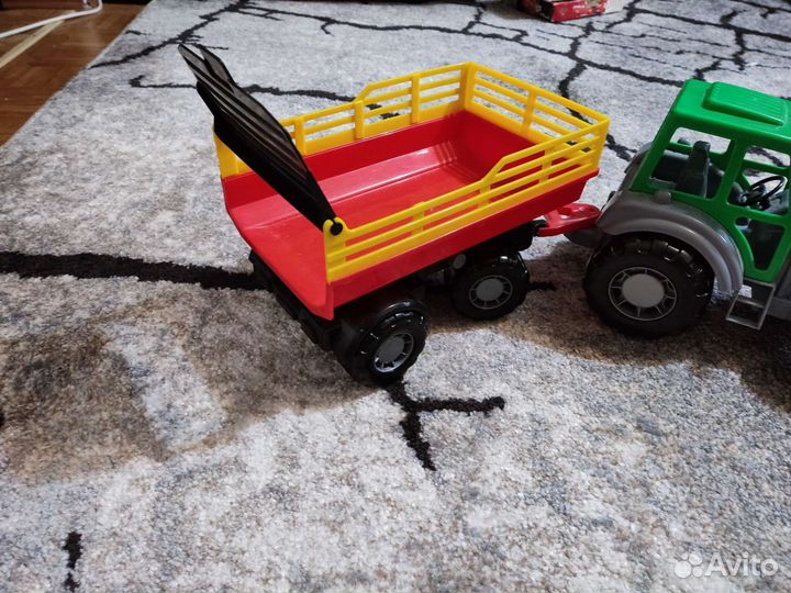 Трактор с прицепом игрушка