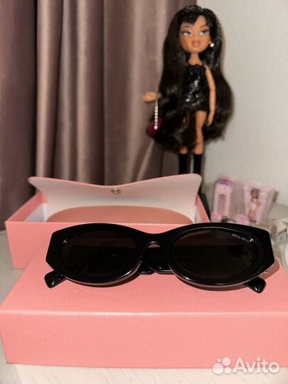 Солнцезащитные очки MIU MIU