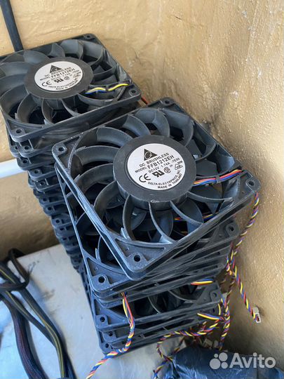 Вентилятор Delta FFB1212EH