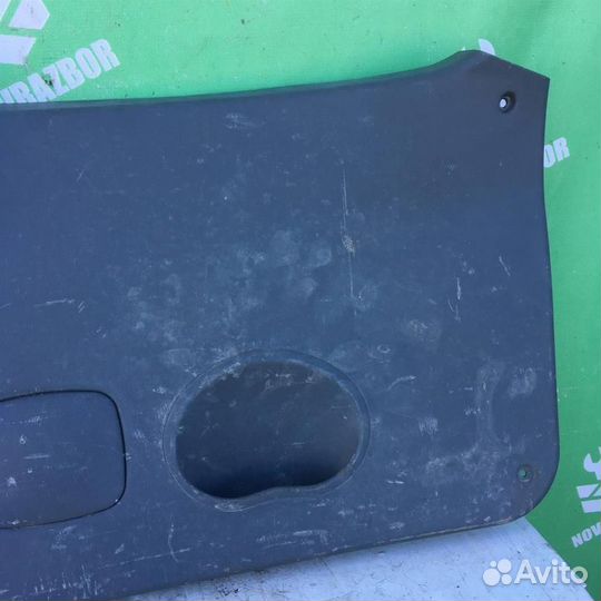 Обшивка двери багажника Хендай Сантафэ