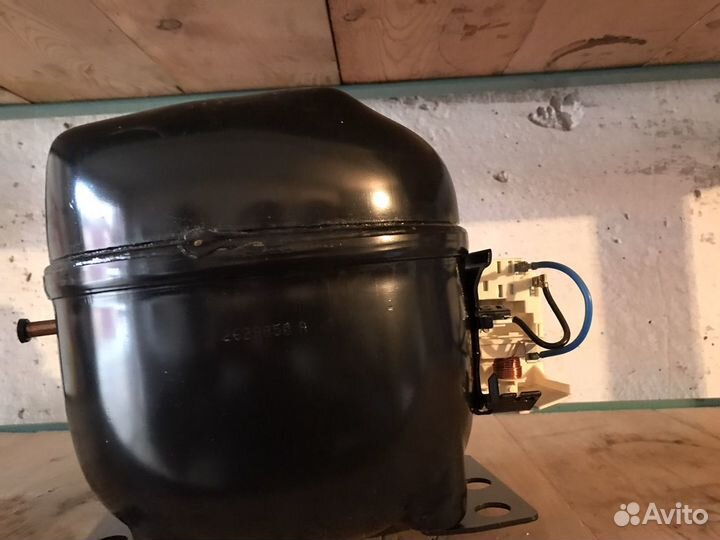 Компрессор для холодильника промышленного