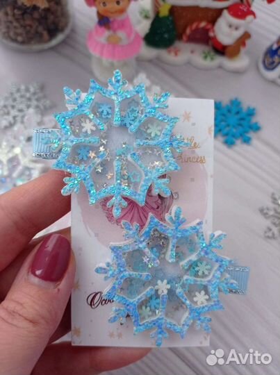 Снежинки на заколочках