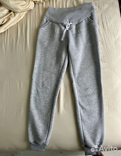 Теплый спортивный костюм для беременных и кормящих