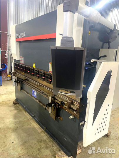 Гидравлический листогибочный пресс Bomei 125/3200