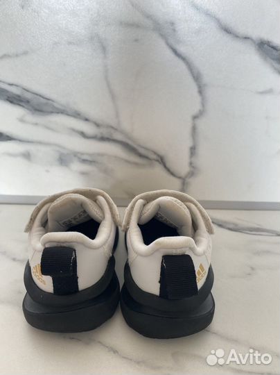 Кроссовки adidas 22