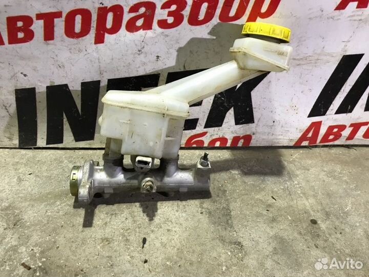 Главный тормозной цилиндр Nissan Primera P12