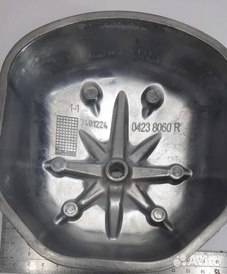 04238132 Крышка клапана