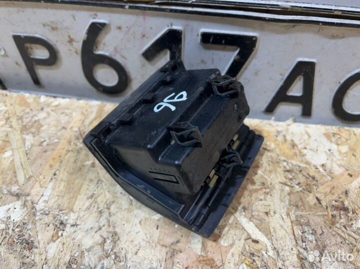 Подстаканник Skoda Octavia Tour 1.6 2003