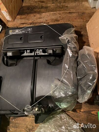 Третий ряд сидений Toyota Land Cruiser 200