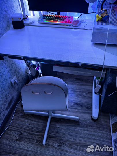 Письменный стол для школьника бу со стулом