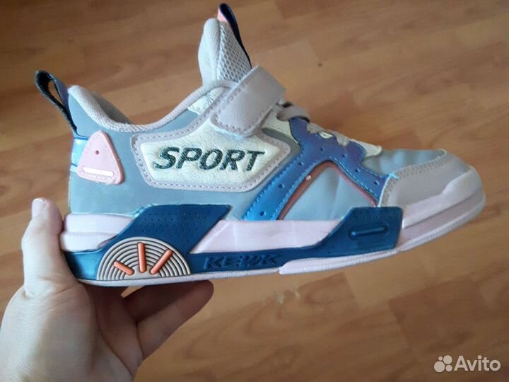 Кроссовки для девочки