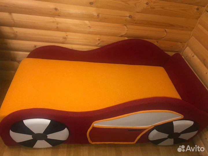 Детский диван кровать в виде машинки